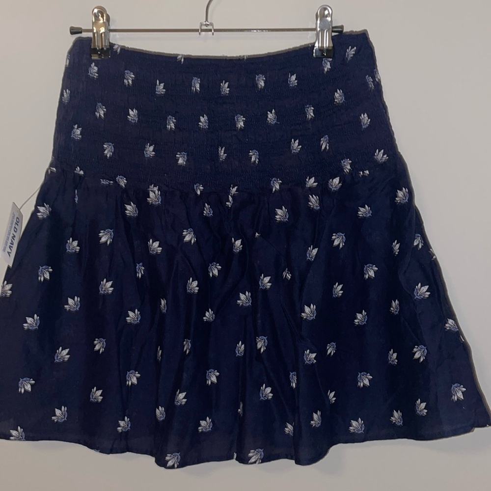 Old Navy Women’s 2 layer Navy light weight floral skirt Size S
